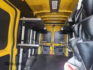2019 Ford Transit z VIN 1FTYR3XM7KKA24824, wystawiony jako IAAI lot #42500762 z przebiegiem 75 307 mil mil oraz . Historia ofert i sprzedaży dostępna na DreamBid. Obrazek 49.