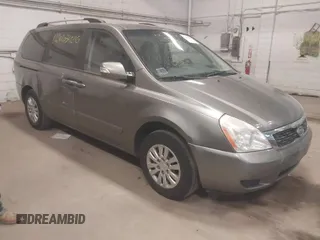 2011 Kia Sedona LX with VIN KNDMG4C78B6363742, listed as a IAAI auction lot 42063426 with 199,828 mi miles. Bid and sale history available at carsss.com. Image 1.