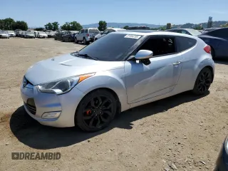 2013 Hyundai Veloster w/Gray Int z VIN KMHTC6AD9DU138719, wystawiony jako Copart lot #57494735 z przebiegiem 149 255 mil mil oraz Szkoda całkowita • Salvage title. Historia ofert i sprzedaży dostępna na DreamBid. Obrazek 1.