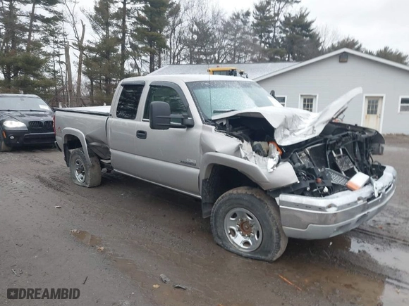 2003 Chevrolet Silverado 2500HD LS with VIN 1GCHK29G13E305698, listed as a IAAI auction lot 41728322 with 134,704 mi miles. Bid and sale history available at carsss.com. Image 1.