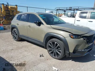 2024 Mazda CX-50 Premium z VIN 7MMVABDYXRN229669, wystawiony jako IAAI lot #41999385 z przebiegiem 10 882 mil mil oraz . Historia ofert i sprzedaży dostępna na DreamBid. Obrazek 1.