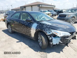 2015 Toyota Camry XLE z VIN 4T1BF1FK3FU925701, wystawiony jako IAAI lot #42256097 z przebiegiem 230 402 mil mil oraz . Historia ofert i sprzedaży dostępna na DreamBid. Obrazek 1.