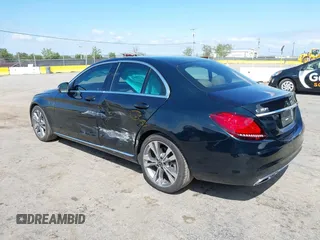 2019 Mercedes-Benz C 300 z VIN 55SWF8DB0KU307190, wystawiony jako IAAI lot #42064216 z przebiegiem 152 907 mil mil oraz . Historia ofert i sprzedaży dostępna na DreamBid. Obrazek 3.