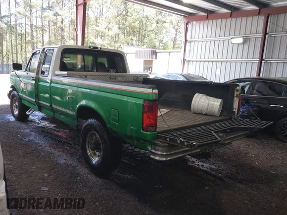 1997 Ford F-250 HD with VIN 1FTHX26F1VEB16291, listed as a IAAI auction lot 42046269 with 324,062 mi miles. Bid and sale history available at carsss.com. Image 3.