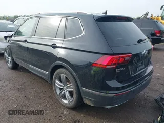 2020 Volkswagen Tiguan SE with VIN 3VV2B7AX8LM177213, listed as a IAAI auction lot 42125606 with 34,578 mi miles and . Bid and sale history available at DreamBid. Image 3.