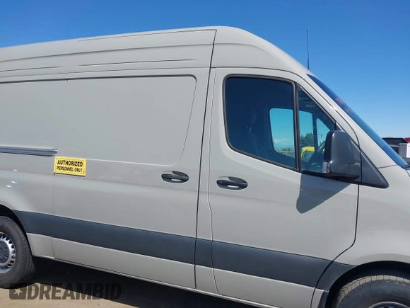 2025 Mercedes-Benz Sprinter Cargo with VIN W1Y4KBHY9ST205086, listed as a IAAI auction lot 41922358 with 5,590 mi miles and . Bid and sale history available at carsss.com. Image 13.