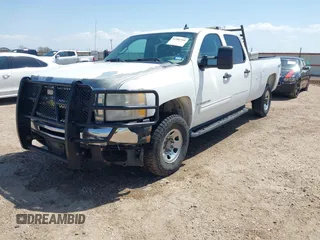2009 Chevrolet Silverado 3500HD with VIN 1GBHK83699F159061, listed as a IAAI auction lot 41982560 with 352,309 mi miles and . Bid and sale history available at DreamBid. Image 17.