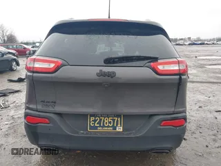 2018 Jeep Cherokee Latitude with VIN 1C4PJMCX4JD517792, listed as a IAAI auction lot 41524331 with Not provided miles and . Bid and sale history available at DreamBid. Image 15.