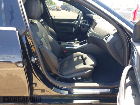 2023 BMW 4 Series 430i z VIN WBA63AV01PFP57025, wystawiony jako IAAI lot #42101068 z przebiegiem 28 514 mil mil oraz . Historia ofert i sprzedaży dostępna na DreamBid. Obrazek 5.