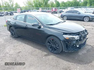 2018 Chevrolet Malibu LT z VIN 1G1ZD5ST2JF216455, wystawiony jako IAAI lot #42345159 z przebiegiem 104 095 mil mil oraz . Historia ofert i sprzedaży dostępna na DreamBid. Obrazek 1.