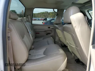 2005 GMC Sierra Denali z VIN 2GTEK63N051284302, wystawiony jako Copart lot #88031695 z przebiegiem 150 006 mil mil oraz Szkody całkowita. Historia ofert i sprzedaży dostępna na DreamBid. Obrazek 11.