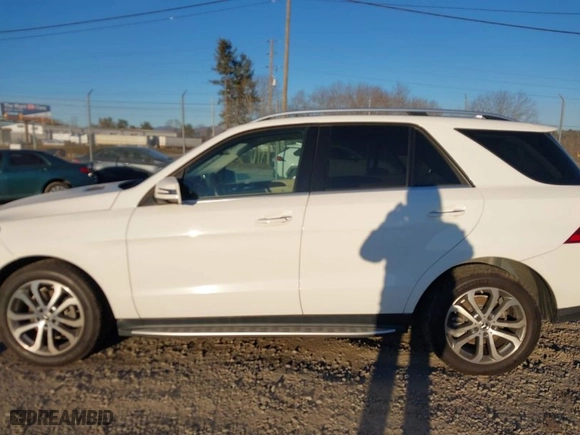 2018 Mercedes-Benz GLE with VIN 4JGDA5HB8JB041026, listed as a IAAI auction lot 41427715 with NaN miles. Bid and sale history available at carsss.com. Image 14.