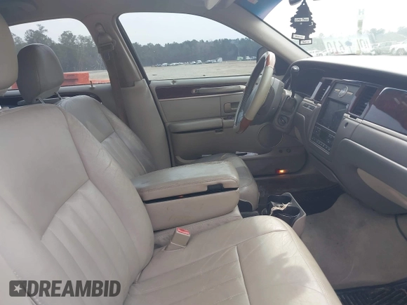 2007 Lincoln Town Car Signature z VIN 1LNHM81V27Y602776, wystawiony jako IAAI lot #41754559 z przebiegiem 135 521 mil mil oraz . Historia ofert i sprzedaży dostępna na DreamBid. Obrazek 5.