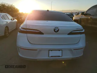 2024 BMW i7 xDrive60 z VIN WBY53EJ01RCP72333, wystawiony jako Copart lot #82242244 z przebiegiem Nie podano mil oraz Szkoda całkowita • Salvage title. Historia ofert i sprzedaży dostępna na DreamBid. Obrazek 6.