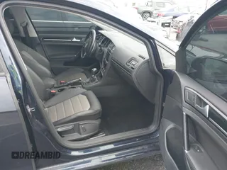 2017 Volkswagen Golf S z VIN 3VW217AU1HM043235, wystawiony jako IAAI lot #42104485 z przebiegiem 66 746 mil mil oraz . Historia ofert i sprzedaży dostępna na DreamBid. Obrazek 5.