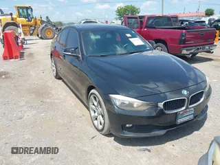 2013 BMW 3 Series 320i xDrive с VIN WBA3C3C50DF980052, выставлен на аукционе IAAI как лот 42577081 с пробегом 184 223 миль миль и . История ставок и продаж доступна на DreamBid. Изображение 1.
