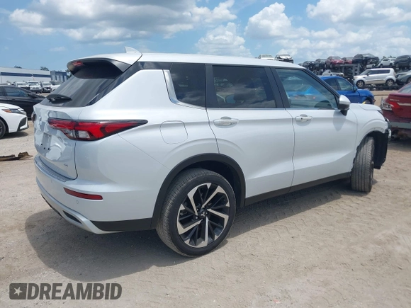 2024 Mitsubishi Outlander SE z VIN JA4J3VA83RZ082399, wystawiony jako IAAI lot #42305992 z przebiegiem 11 622 mil mil oraz . Historia ofert i sprzedaży dostępna na DreamBid. Obrazek 4.