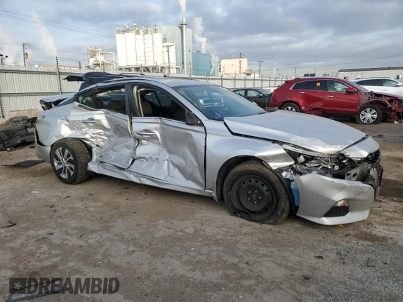2019 Nissan Altima 2.5 S with VIN 1N4BL4BW3KC197617, listed as a Copart auction lot 84879664 with 113,771 mi miles and Salvage Title. Bid and sale history available at carsss.com. Image 4.