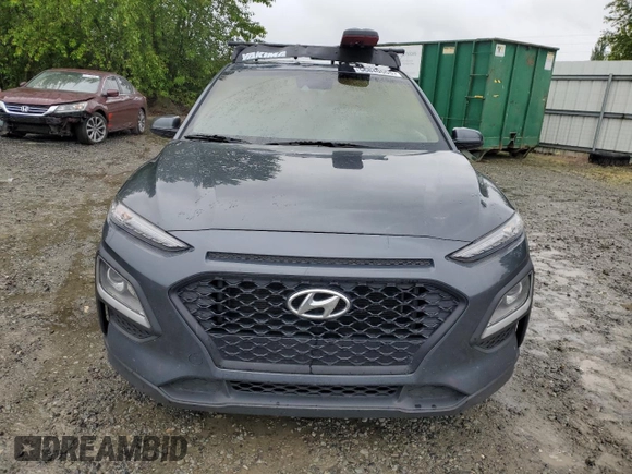 2021 Hyundai Kona SE z VIN KM8K12AA8MU742150, wystawiony jako Copart lot #56840555 z przebiegiem 67 371 mil mil oraz Szkoda całkowita • Salvage title. Historia ofert i sprzedaży dostępna na DreamBid. Obrazek 5.