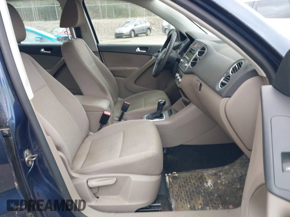 2011 Volkswagen Tiguan SE with VIN WVGBV7AX3BW511017, listed as a IAAI auction lot 42222868 with 120,955 mi miles and . Bid and sale history available at DreamBid. Image 5.