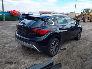2017 Infiniti QX30 Premium z VIN SJKCH5CR8HA035885, wystawiony jako IAAI lot #41606308 z przebiegiem 112 932 mil mil oraz . Historia ofert i sprzedaży dostępna na DreamBid. Obrazek 4.