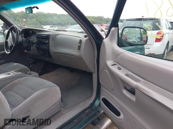 1999 Ford Explorer Sport z VIN 1FMYU24X0XUC46121, wystawiony jako IAAI lot #42351681 z przebiegiem 204 345 mil mil oraz . Historia ofert i sprzedaży dostępna na DreamBid. Obrazek 5.