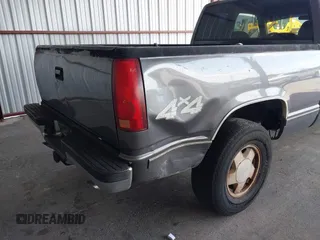 1996 Chevrolet Silverado 1500 with VIN 1GCEK19MXTE176685, listed as a IAAI auction lot 42226660 with 299,603 mi miles and . Bid and sale history available at DreamBid. Image 6.