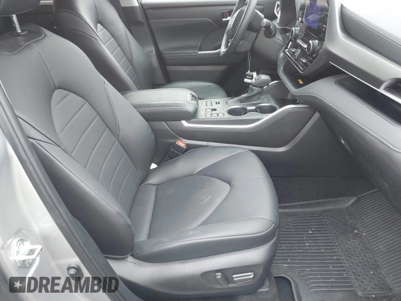 2024 Toyota Highlander LE with VIN 5TDKDRBH3RS532227, listed as a IAAI auction lot 41344982 with 10,116 mi miles and . Bid and sale history available at DreamBid. Image 5.