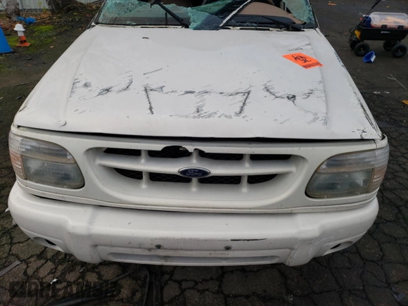 2001 Ford Explorer z VIN 1FMZU85P51ZA00343, wystawiony jako Copart lot #85793084 z przebiegiem Nie podano mil oraz Nie do naprawy • Non repairable. Historia ofert i sprzedaży dostępna na DreamBid. Obrazek 13.