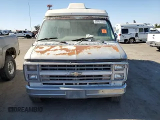 1989 Chevrolet Chevy Van z VIN 1GBEG25KXK7127909, wystawiony jako Copart lot #59997315 z przebiegiem 550 289 mil mil oraz Czysty tytuł • Clean title. Historia ofert i sprzedaży dostępna na DreamBid. Obrazek 5.