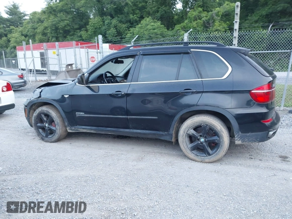 2013 BMW X5 xDrive50i с VIN 5UXZV8C57D0C15445, выставлен на аукционе IAAI как лот 42508989 с пробегом 102 212 миль миль и . История ставок и продаж доступна на DreamBid. Изображение 15.