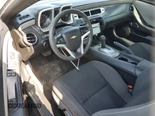 2014 Chevrolet Camaro LS z VIN 2G1FA1E31E9304055, wystawiony jako Copart lot #55321075 z przebiegiem 106 162 mil mil oraz Szkoda całkowita • Salvage title. Historia ofert i sprzedaży dostępna na DreamBid. Obrazek 8.