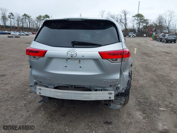 2019 Toyota Highlander SE with VIN 5TDJZRFH8KS727883, listed as a IAAI auction lot 41882956 with 56,043 mi miles. Bid and sale history available at carsss.com. Image 16.