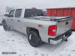 2010 Chevrolet Silverado 1500 LT with VIN 3GCRKSE32AG158188, listed as a IAAI auction lot 41628615 with 171,118 mi miles. Bid and sale history available at carsss.com. Image 3.