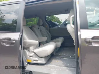 2011 Toyota Sienna LE AAS z VIN 5TDKK3DC1BS045280, wystawiony jako IAAI lot #42389241 z przebiegiem 165 653 mil mil oraz . Historia ofert i sprzedaży dostępna na DreamBid. Obrazek 8.