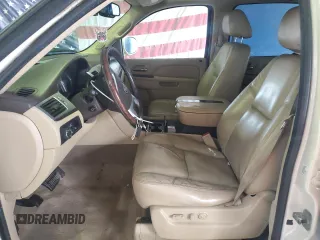 2011 Cadillac Escalade ESV Premium z VIN 1GYS4JEF0BR113052, wystawiony jako Copart lot #88556445 z przebiegiem 228 919 mil mil oraz Szkoda całkowita • Salvage title. Historia ofert i sprzedaży dostępna na DreamBid. Obrazek 7.