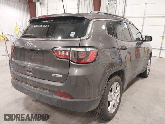 2022 Jeep Compass Latitude z VIN 3C4NJCBB1NT228814, wystawiony jako IAAI lot #41420501 z przebiegiem 36 993 mil mil oraz . Historia ofert i sprzedaży dostępna na DreamBid. Obrazek 4.