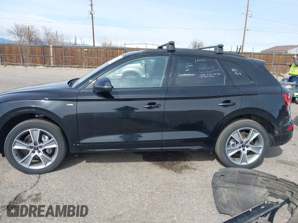 2025 Audi Q5 S line Premium z VIN WA1GAAFY9S2021963, wystawiony jako IAAI lot #41840606 z przebiegiem 6 900 mil mil oraz . Historia ofert i sprzedaży dostępna na DreamBid. Obrazek 15.