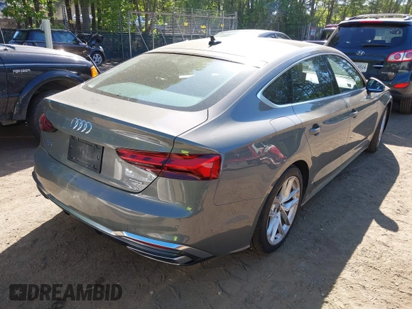 2024 Audi A5 Sportback S line Premium Plus z VIN WAUFACF52RA050222, wystawiony jako IAAI lot #42135082 z przebiegiem 36 607 mil mil oraz . Historia ofert i sprzedaży dostępna na DreamBid. Obrazek 4.