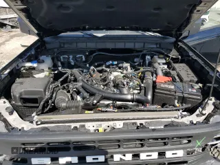 2024 Ford Bronco z VIN 1FMDE1AP7RLB23029, wystawiony jako Copart lot #54862095 z przebiegiem 4 021 mil mil oraz Szkoda całkowita • Salvage title. Historia ofert i sprzedaży dostępna na DreamBid. Obrazek 12.
