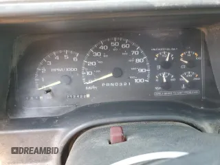 1997 GMC Sierra 2500 z VIN 1GTGK29JXVE562949, wystawiony jako Copart lot #68270174 z przebiegiem 212 422 mil mil oraz Szkody całkowita. Historia ofert i sprzedaży dostępna na DreamBid. Obrazek 9.