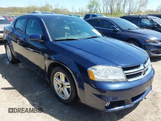 2014 Dodge Avenger SXT z VIN 1C3CDZCB5EN163485, wystawiony jako IAAI lot #42126920 z przebiegiem 177 314 mil mil oraz . Historia ofert i sprzedaży dostępna na DreamBid. Obrazek 1.