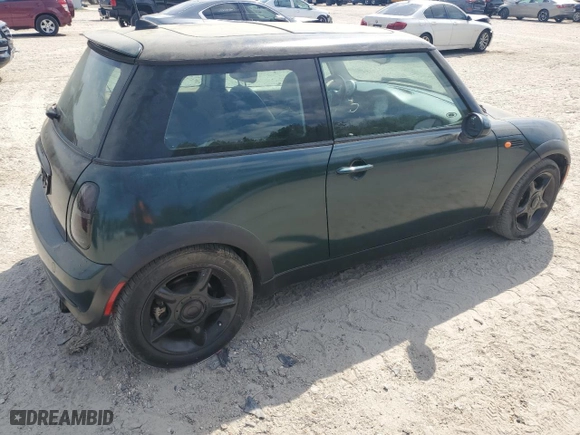 2005 MINI Cooper Hardtop with VIN WMWRC33415TC59441, listed as a Copart auction lot 54093295 with 138,327 mi miles and Clean Title. Bid and sale history available at carsss.com. Image 3.