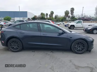 2024 Tesla Model 3 z VIN 5YJ3E1EA2RF784394, wystawiony jako IAAI lot #42034036 z przebiegiem 14 594 mil mil oraz . Historia ofert i sprzedaży dostępna na DreamBid. Obrazek 13.