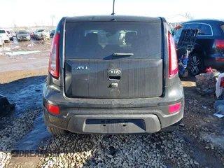 2013 Kia Soul ! with VIN KNDJT2A6XD7539247, listed as a IAAI auction lot 41452416 with 378,887 mi miles. Bid and sale history available at carsss.com. Image 16.