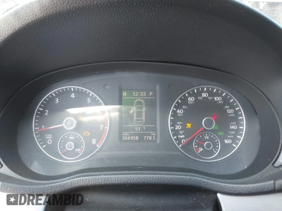 2012 Volkswagen Passat SE z VIN 1VWBP7A38CC087300, wystawiony jako IAAI lot #41752522 z przebiegiem 266 958 mil mil oraz . Historia ofert i sprzedaży dostępna na DreamBid. Obrazek 7.