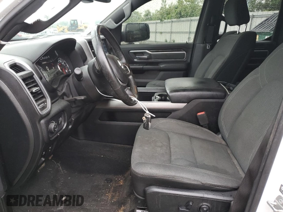 2021 Ram 1500 Big Horn z VIN 1C6SRFBT6MN573722, wystawiony jako Copart lot #56175575 z przebiegiem 141 115 mil mil oraz Szkoda całkowita • Salvage title. Historia ofert i sprzedaży dostępna na DreamBid. Obrazek 7.