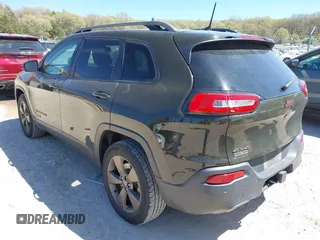 2017 Jeep Cherokee Latitude z VIN 1C4PJMCB9HW512395, wystawiony jako IAAI lot #42161258 z przebiegiem 67 584 mil mil oraz . Historia ofert i sprzedaży dostępna na DreamBid. Obrazek 3.
