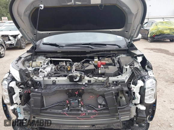 2025 Mitsubishi Outlander SEL z VIN JA4J3VA81SZ015726, wystawiony jako IAAI lot #42392744 z przebiegiem 4 004 mil mil oraz . Historia ofert i sprzedaży dostępna na DreamBid. Obrazek 10.