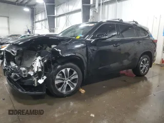 2022 Toyota Highlander XLE with VIN 5TDGZRBH9NS597150, listed as a Copart auction lot 84675574 with 38,807 mi miles and Salvage title. Bid and sale history available at DreamBid. Image 1.